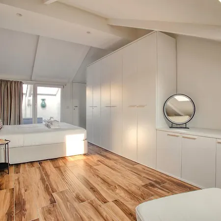 アパート Just Urban - Exclusive Duomo View Penthouse - 5 Min To M4 Dateo ミラノ